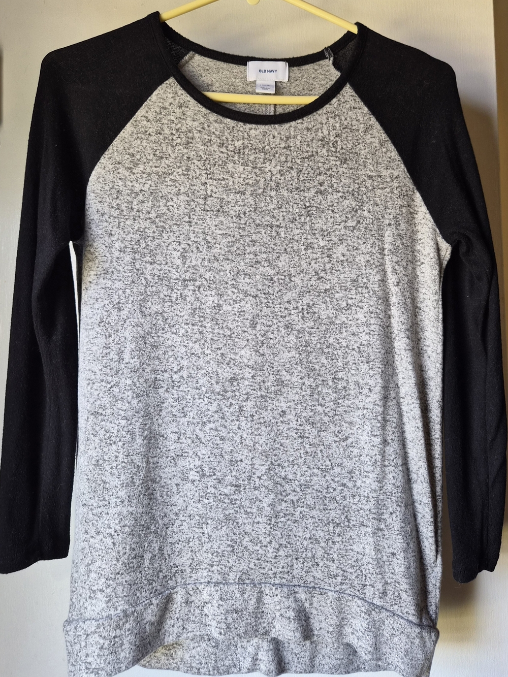 Old Navy Black Trim Heather Gray Crewneck Top - L